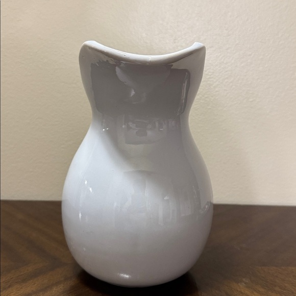 Vtg 1970s McCoy white pottery pitcher. #7527. - Picture 4 of 7